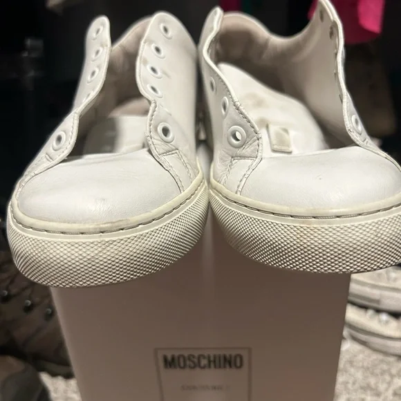 Moschino White Sneakers with Minimalist Design and Sporty Style. No shoe laces. - Picture 2 of 7